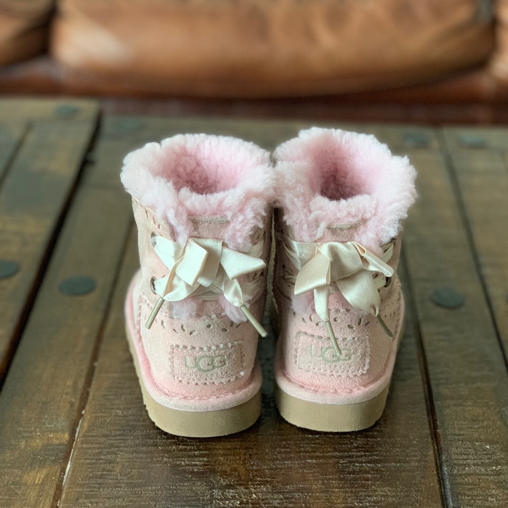 Ugg Bailey toddler sz 9
